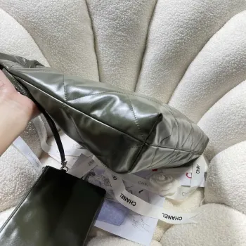 Chanel 22 Handbag Shiny Calfskin AS3261 Dark Green