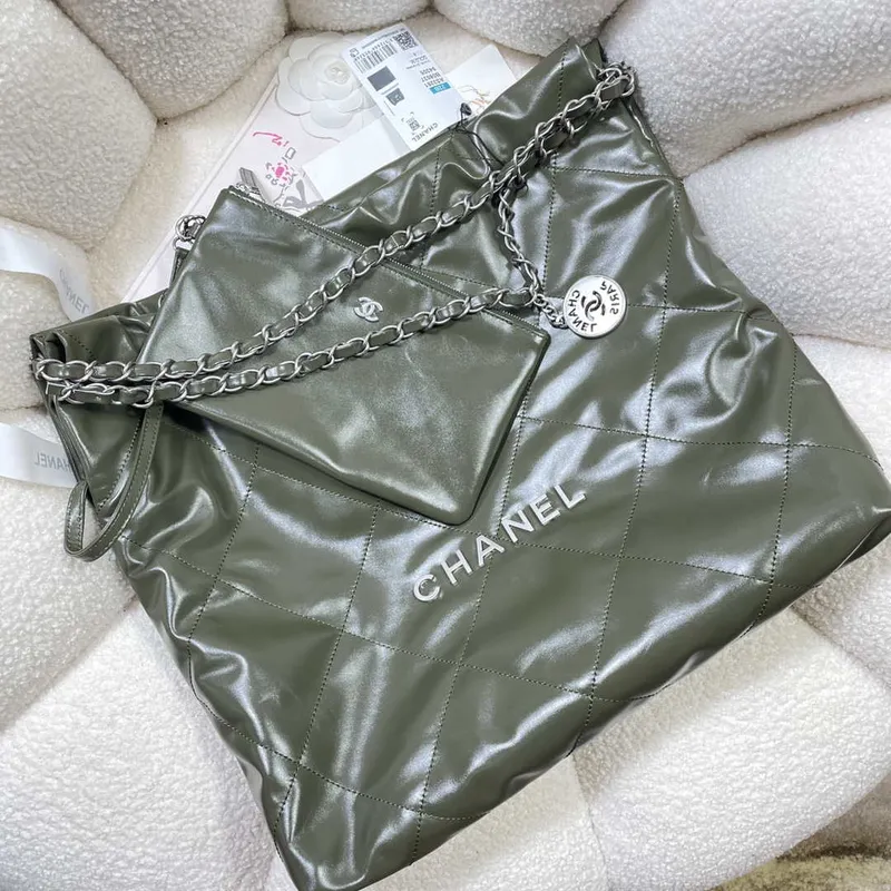 Chanel 22 Handbag Shiny Calfskin AS3261 Dark Green