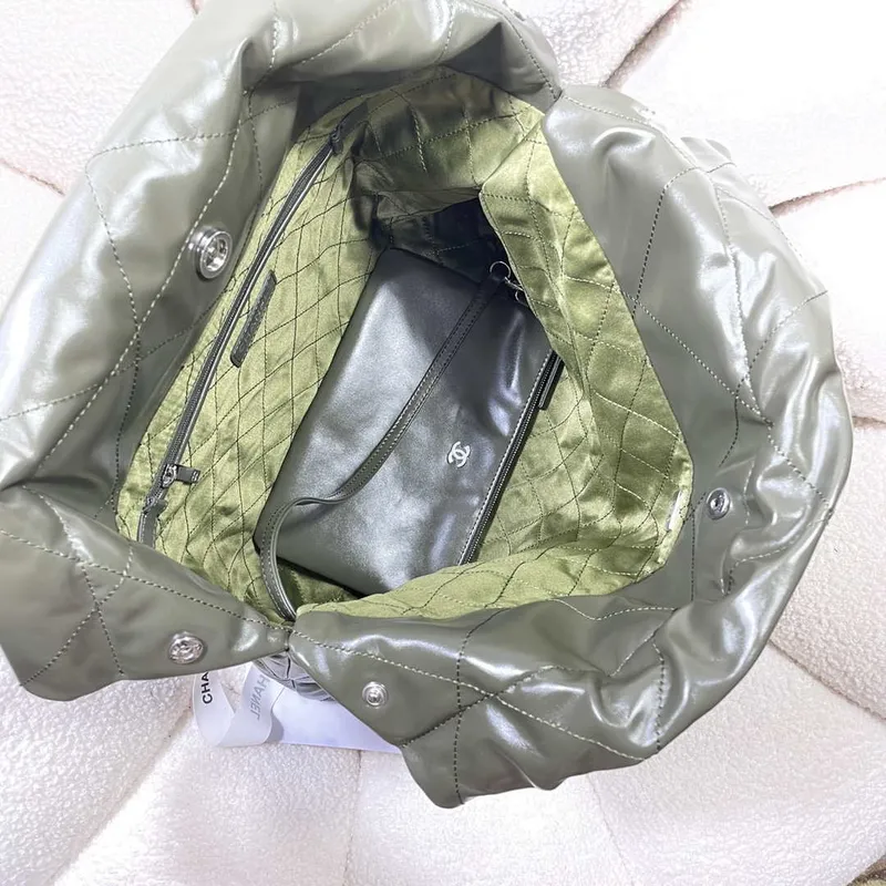 Chanel 22 Handbag Shiny Calfskin AS3261 Dark Green