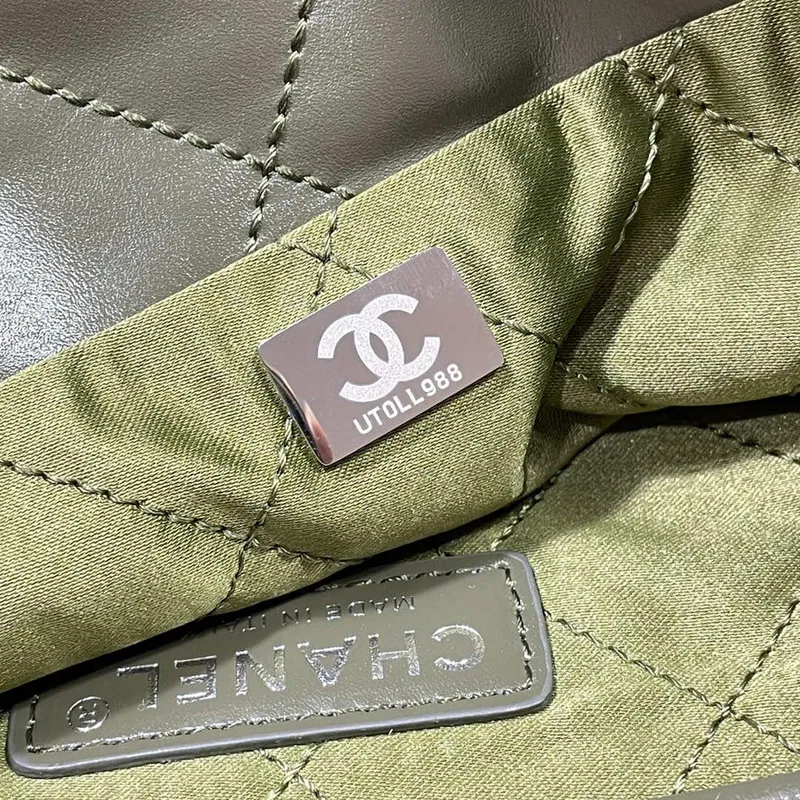 Chanel 22 Handbag Shiny Calfskin AS3261 Dark Green