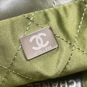 Chanel 22 Small Handbag Shiny Calfskin AS3260 Dark Green