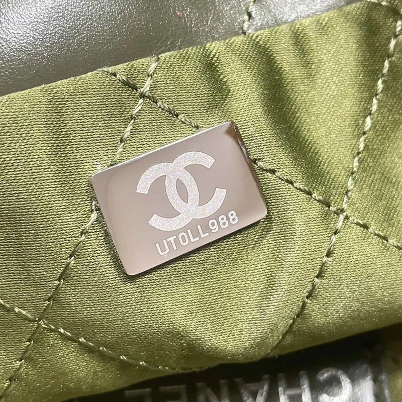 Chanel 22 Small Handbag Shiny Calfskin AS3260 Dark Green