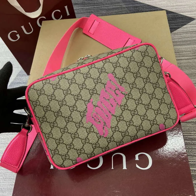 Gucci 839380 Medium Crossbody Bag With Print Bright pink