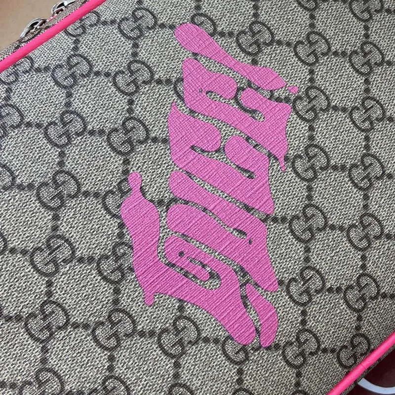 Gucci 839380 Medium Crossbody Bag With Print Bright pink