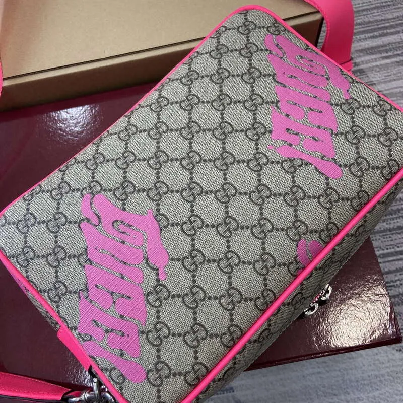 Gucci 839380 Medium Crossbody Bag With Print Bright pink