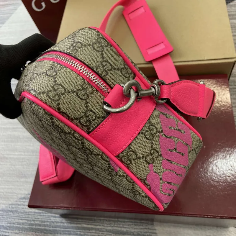 Gucci 839380 Medium Crossbody Bag With Print Bright pink