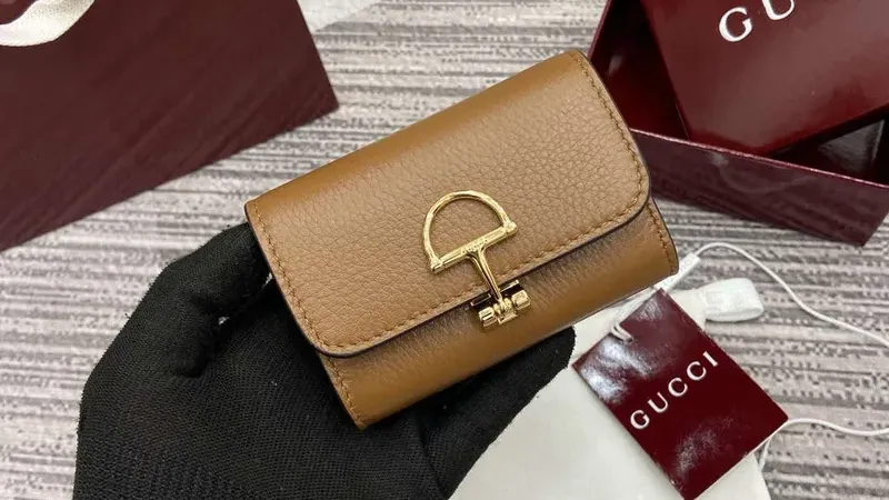 Gucci 828148 Softbit Card Case Brown — Compact Luxury with Equestrian Heritage