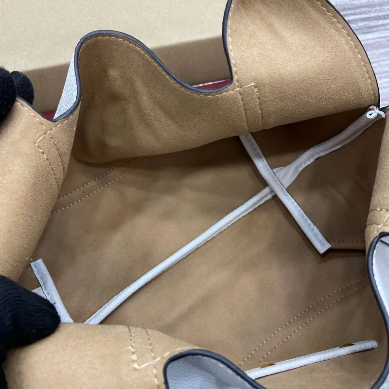 Gucci 837467 Gucci Softbit Medium Top Handle Bag White