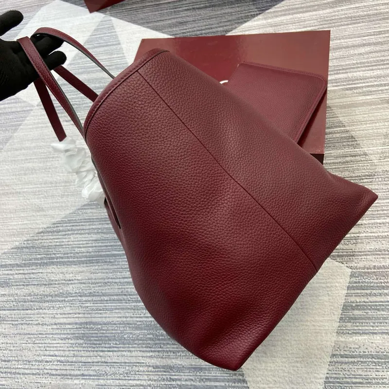 Gucci 839112 Gucci Totissima Large Reversible Tote Bag Red