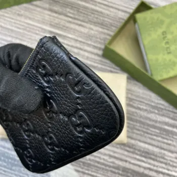 Gucci 815891 GG Emblem Purse wallet Black