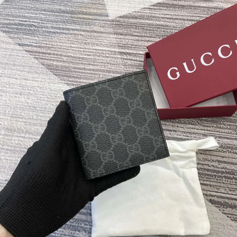 Gucci 821206 GG Emblem bi fold wallet Black