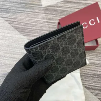Gucci 821206 GG Emblem bi fold wallet Black