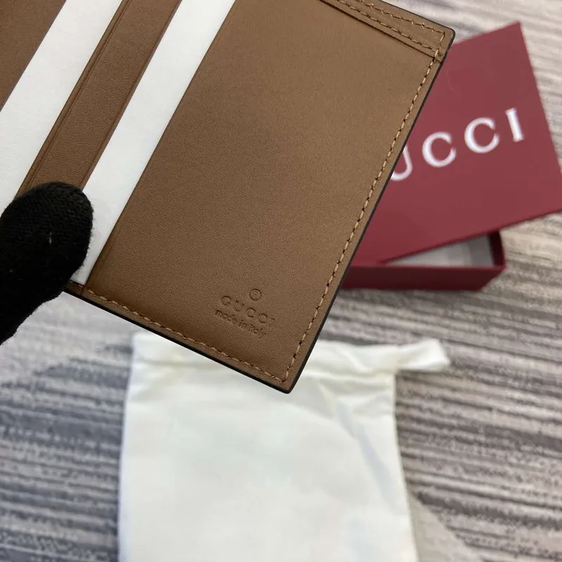 Gucci 821206 GG Emblem bi fold wallet Beige and dark brown