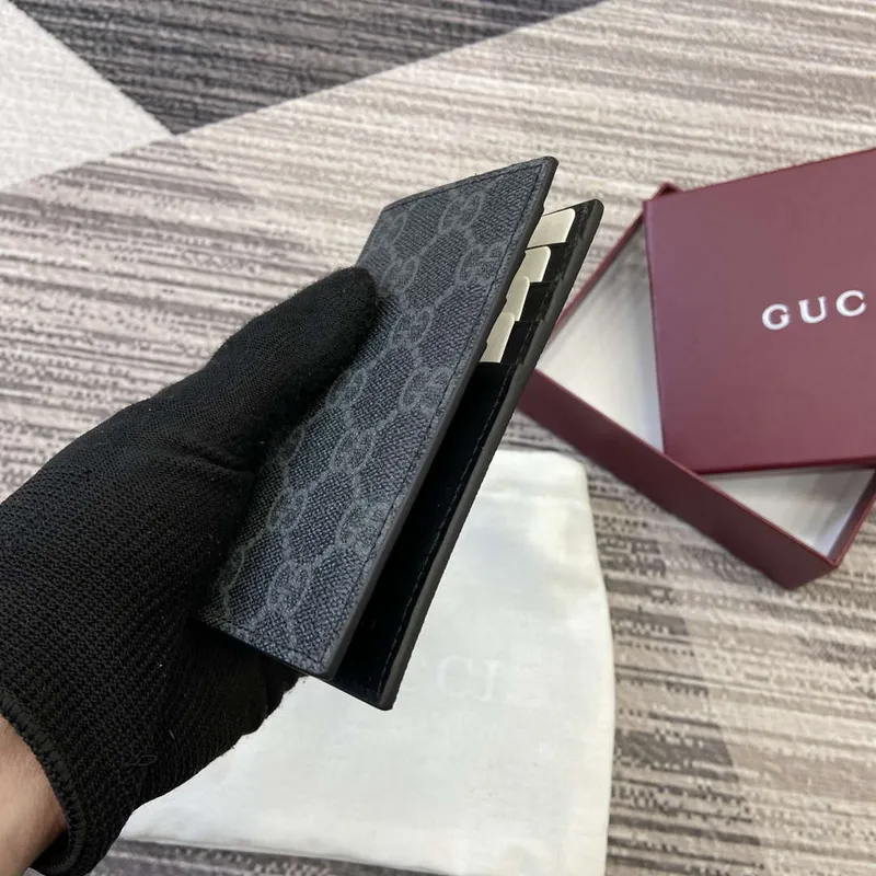Gucci 821209 GG Emblem bi fold card case Black
