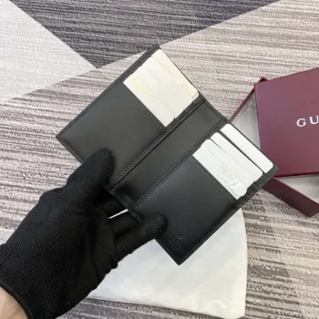 Gucci 821209 GG Emblem bi fold card case Black