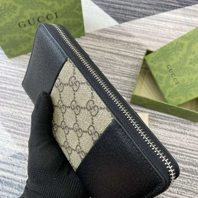 Gucci GG Emblem Black and  Beige 821803 mini wallet