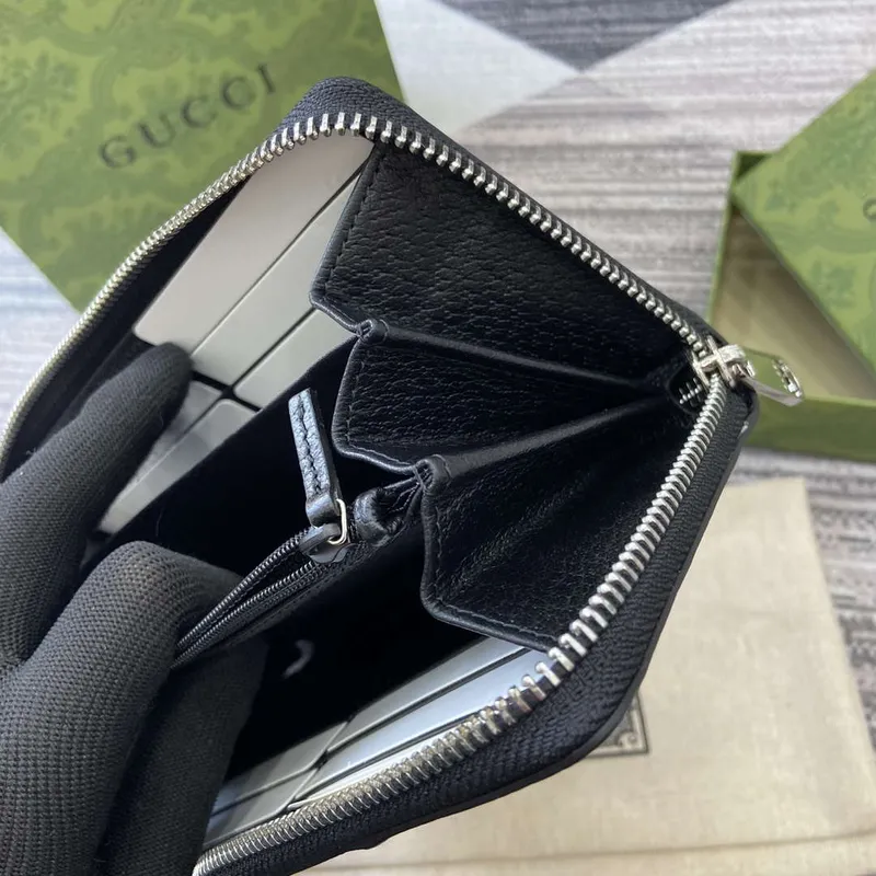 Gucci GG Emblem Black and  Beige 821803 mini wallet