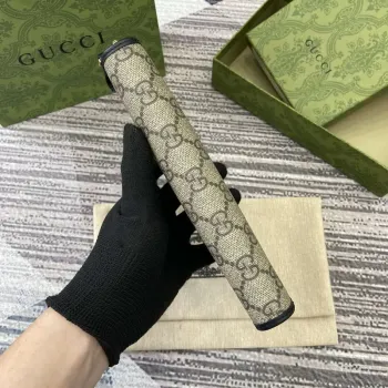 Gucci 821803 GG Emblem Beige and Black mini wallet