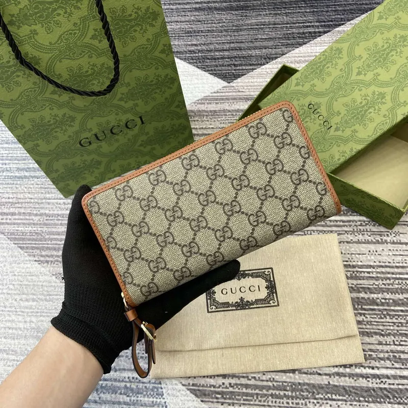 Gucci 821803 GG Emblem Beige and dark brown mini wallet