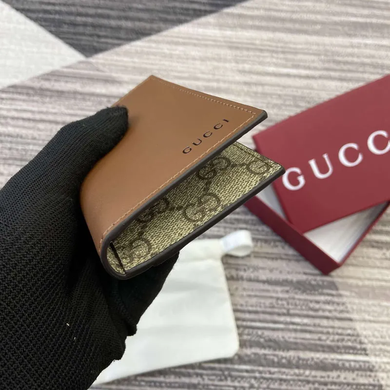 Gucci 818953 GG Emblem bi fold embossed card case Brown