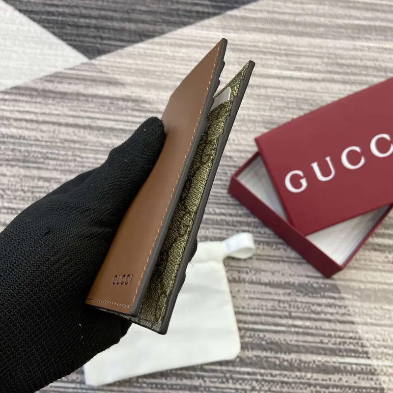 Gucci 818953 GG Emblem bi fold embossed card case Brown