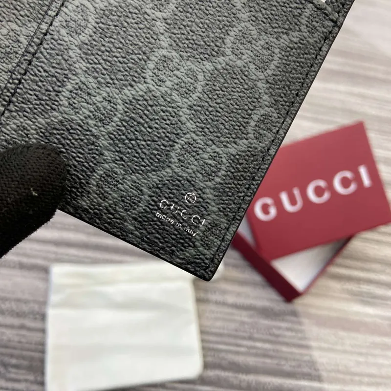 Gucci 818953 GG Emblem bi fold embossed card case Black