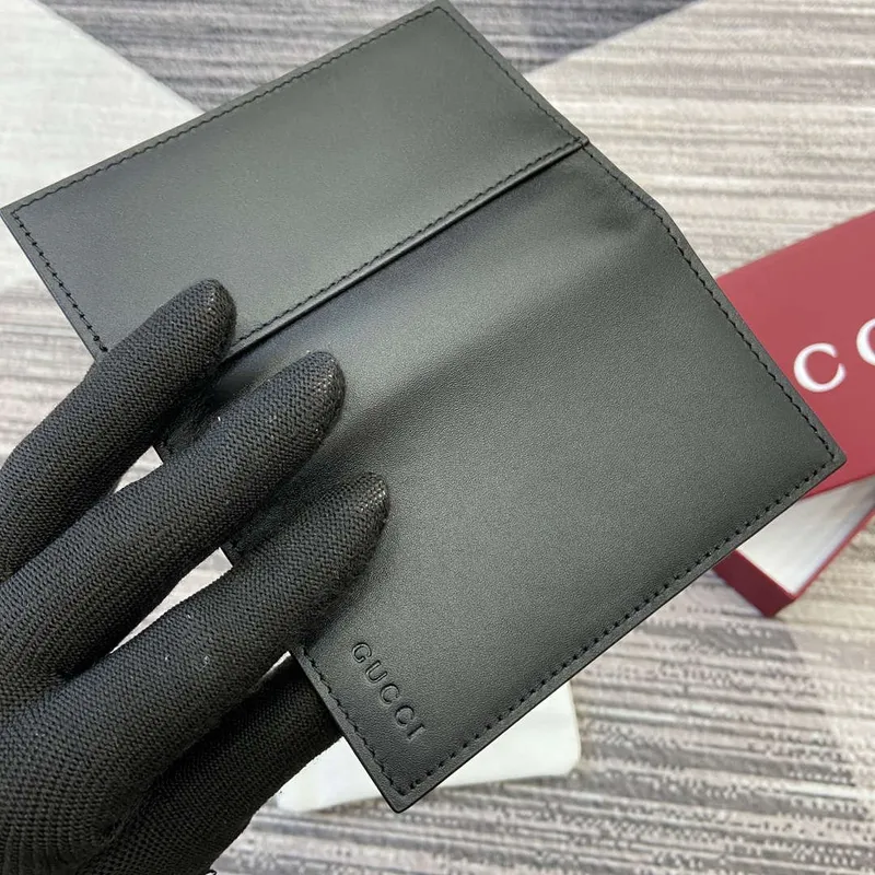 Gucci 818953 GG Emblem bi fold embossed card case Black