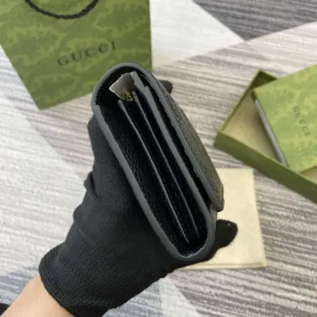 Gucci 815922 GG Emblem continental wallet Black