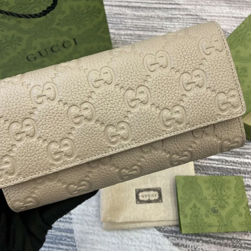 Gucci 815922 GG Emblem continental wallet Taupe