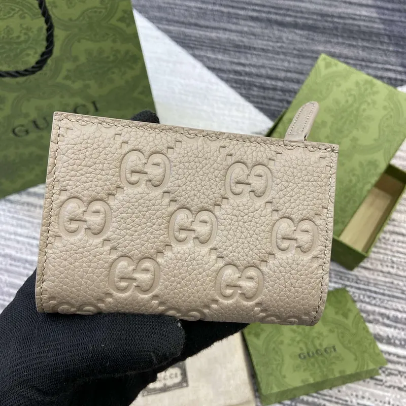 Gucci 815874 GG Emblem Medium wallet Taupe