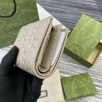 Gucci 815874 GG Emblem Medium wallet Taupe