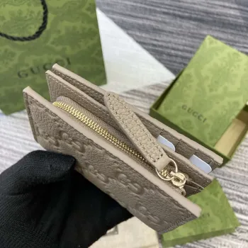 Gucci 815874 GG Emblem Medium wallet Taupe