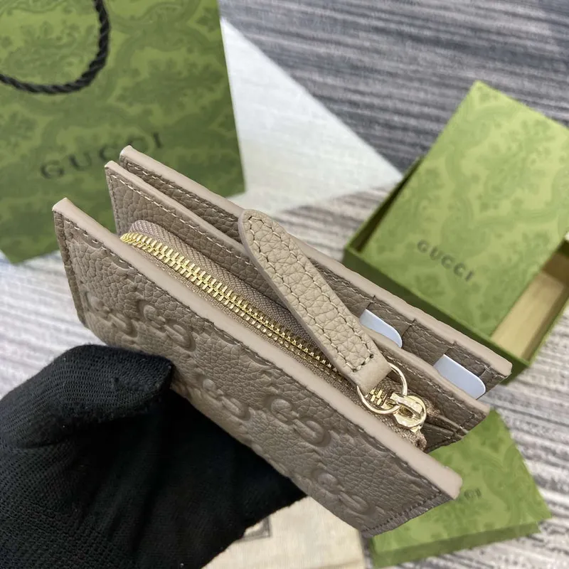 Gucci 815874 GG Emblem Medium wallet Taupe