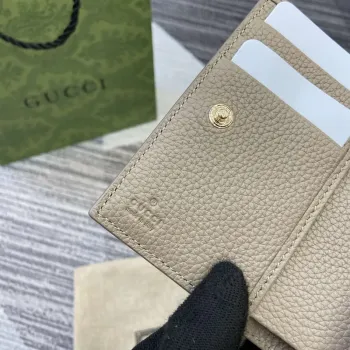 Gucci 815874 GG Emblem Medium wallet Taupe