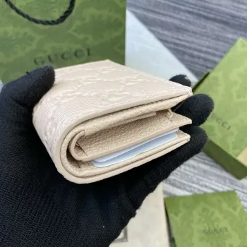 Gucci 815874 GG Emblem Medium wallet Beige