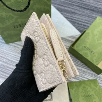 Gucci 815874 GG Emblem Medium wallet Beige
