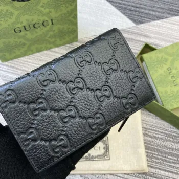 Gucci 815874 GG Emblem Medium wallet Black