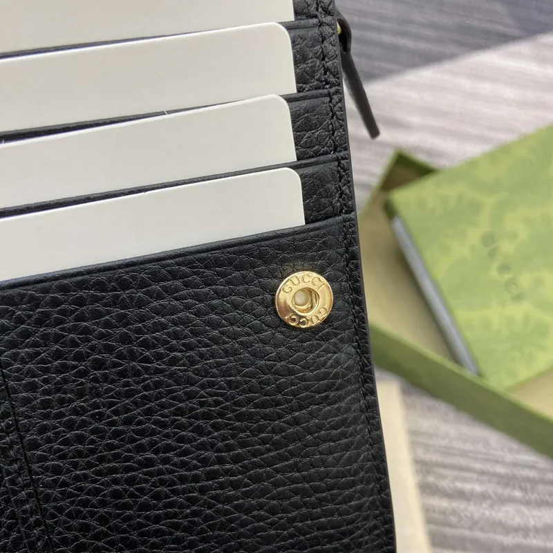 Gucci 815874 GG Emblem Medium wallet Black
