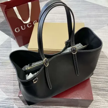 Gucci 815213 GG Emblem medium tote bag Black leather