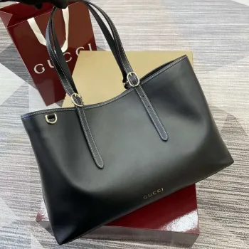 Gucci 815213 GG Emblem medium tote bag Black leather