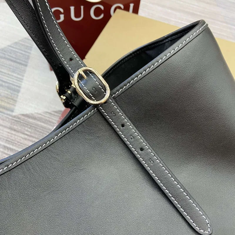 Gucci 815213 GG Emblem medium tote bag Black leather