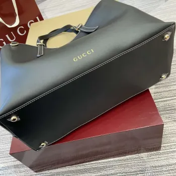 Gucci 815213 GG Emblem medium tote bag Black leather