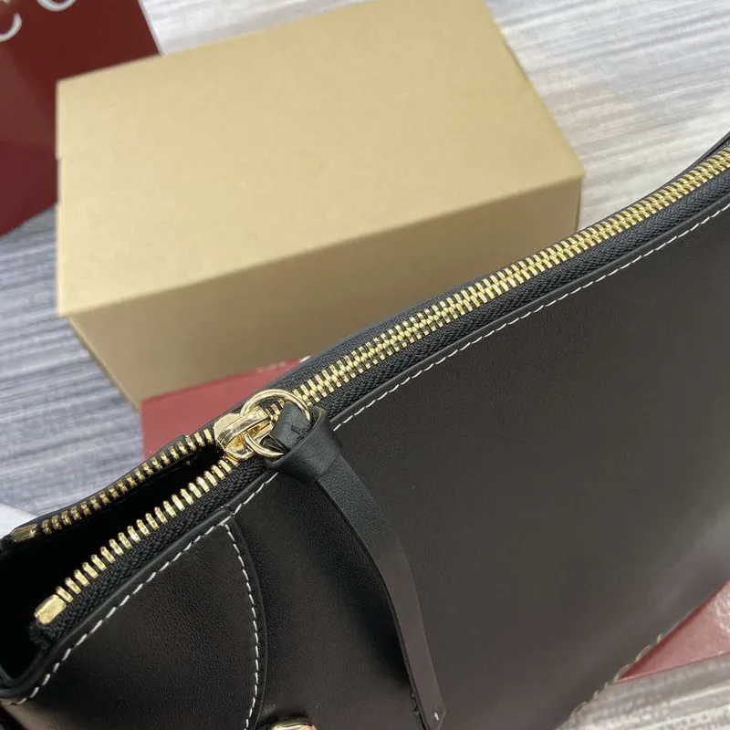 Gucci 815217 GG Emblem Large shoulder bag Black