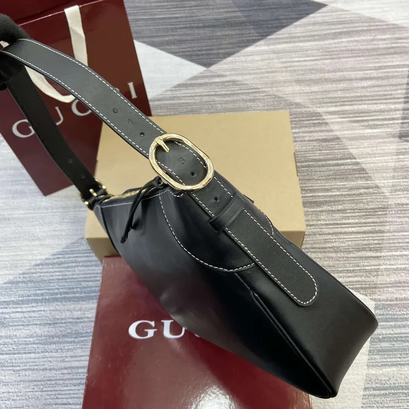Gucci 815216 GG Emblem medium shoulder bag Black