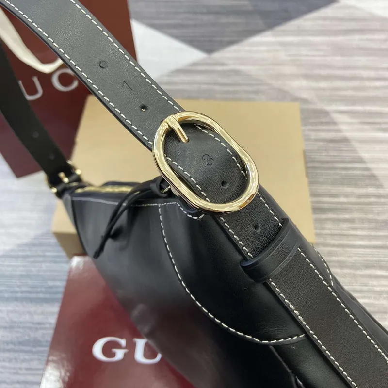 Gucci 815216 GG Emblem medium shoulder bag Black