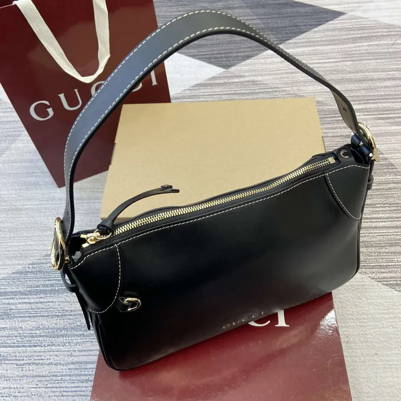 Gucci 815216 GG Emblem medium shoulder bag Black