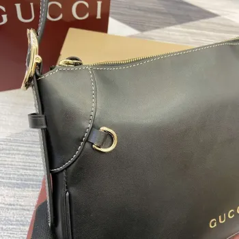 Gucci 815216 GG Emblem medium shoulder bag Black