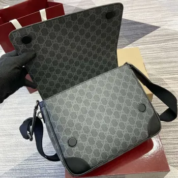Gucci 821154 GG Emblem medium crossbody bag Black