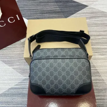 Gucci 821160 GG Emblem medium crossbody bag Black
