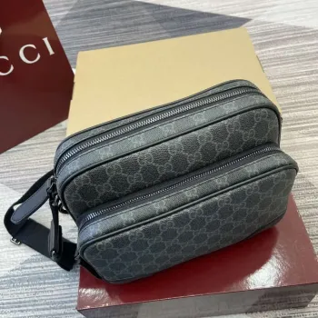 Gucci 821160 GG Emblem medium crossbody bag Black